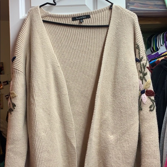 Sweater - Picture 1 of 7